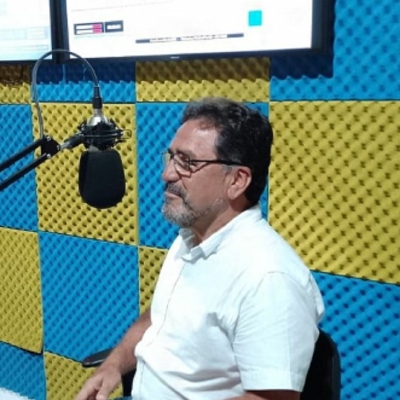 Prefeito Olívio concede entrevista às rádios de Bambuí