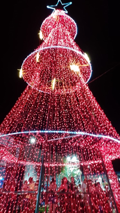 Inaugurada a iluminação de Natal da Praça Coronel Torres