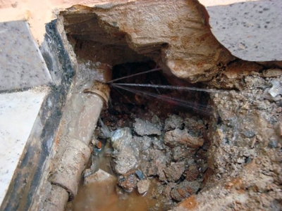 ‘Gatos’ e vazamentos em tubulações geram perda de 37% da água potável de Minas